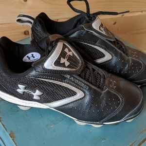 Softball cleat